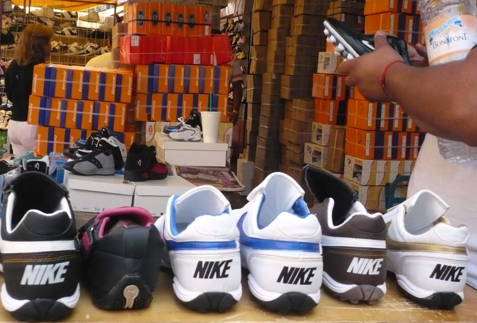 Elude la FGR castigar piratería en México