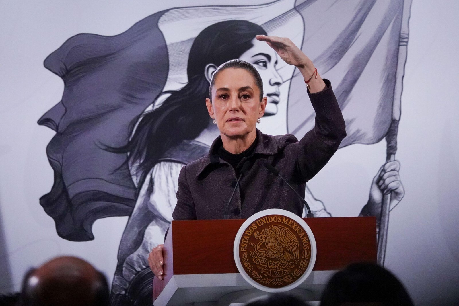 Busca Claudia Sheinbaum acuerdo con Donald Trump para evitar aranceles a camiones