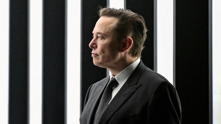 Musk se convierte en el primer hombre con un patrimonio de casi 500 mil millones de dólares