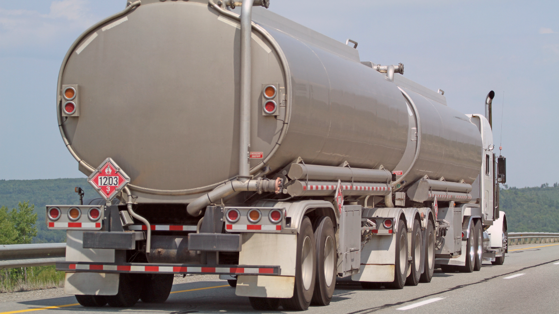 Elementos de seguridad aseguran 76 mil litros de hidrocarburo en la carretera Monterrey-Reynosa