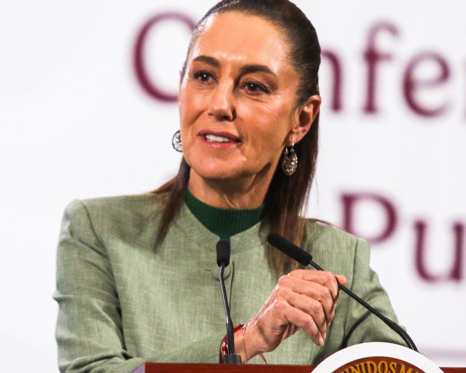 Sheinbaum defiende a Taibo II: ‘Es un gran compañero’, pese a críticas por excluir escritoras