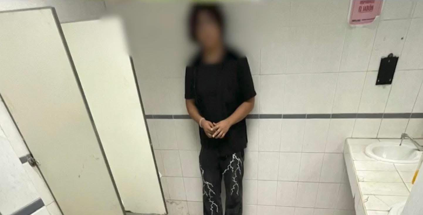 Detienen a estudiante de la UTC por tomar fotografías a compañeras en el baño (video)