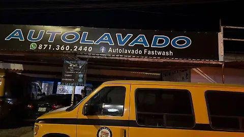 Clausuran autolavado en Torreón tras sorprender a más de 200 menores bebiendo alcohol