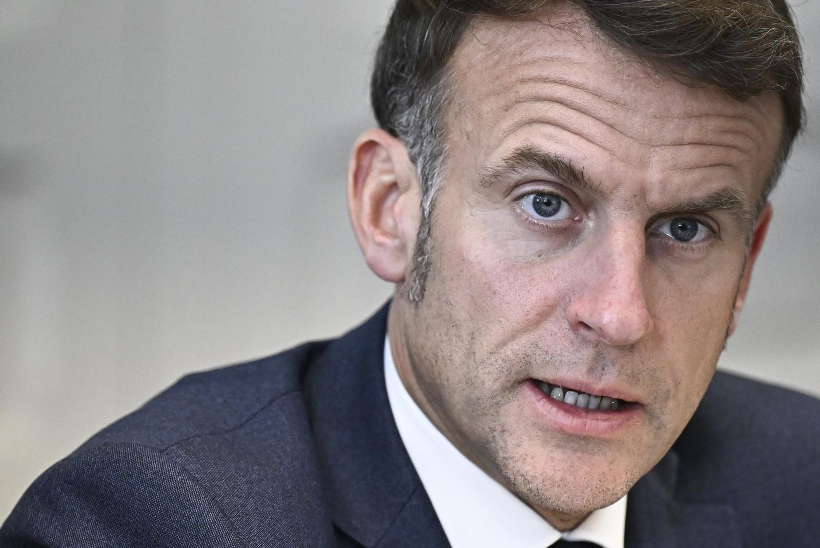 Considera Macron que Rusia es una ‘amenaza’ para Europa. Advierte, nos equivocaríamos si nos mostramos débiles