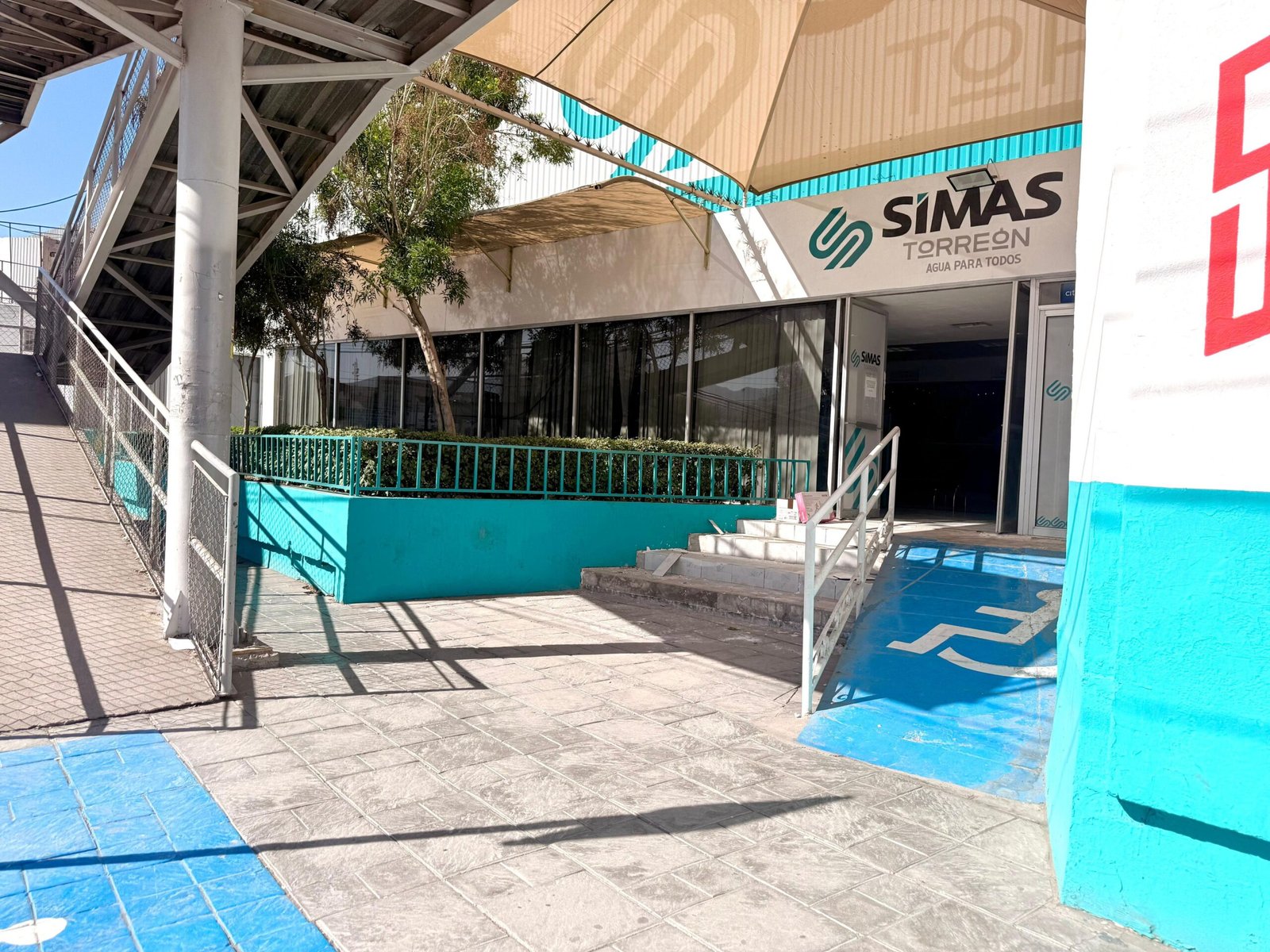 Simas Torreón atenderá solo medio día en Nochebuena
