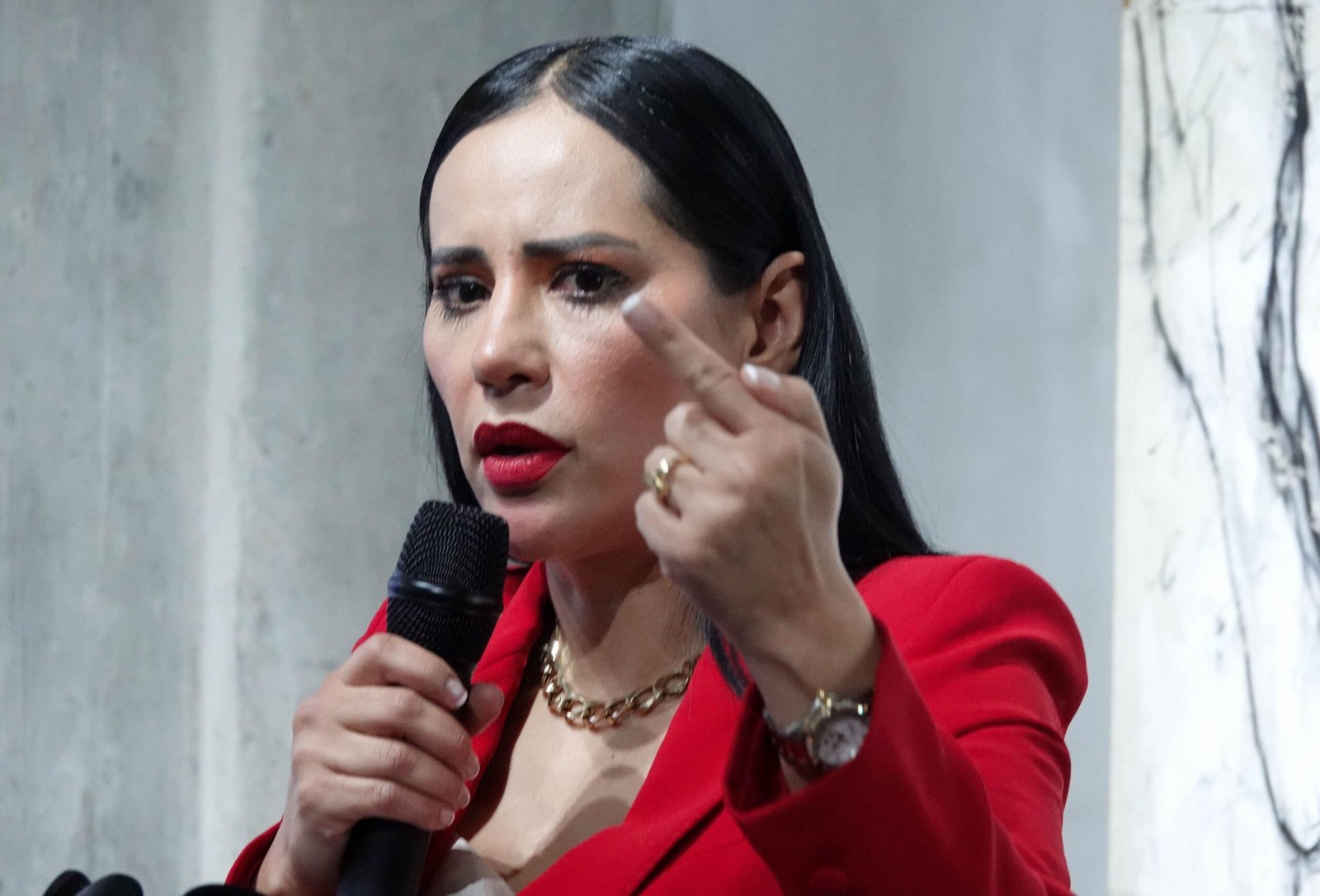 Sandra Cuevas responde en TikTok con frase que desata polémica: ‘Es más fácil que termines tú en bolsas’