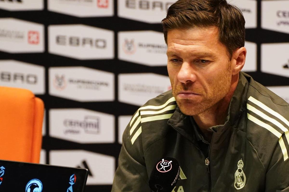 Real Madrid despide a Xabi Alonso tras caer ante el Barcelona