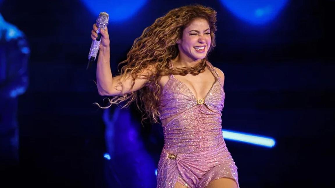 ‘Escondidita en la ventana’... así vivió Claudia Sheinbaum el concierto gratuito de Shakira en el Zócalo